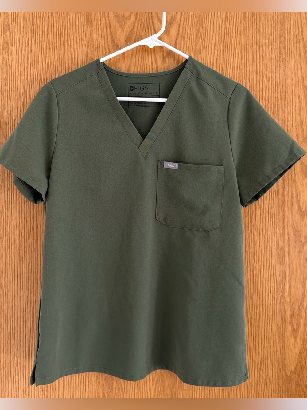FIGS Women’s Olive Green Catarina One Pocket Scrub Top Size S Medical